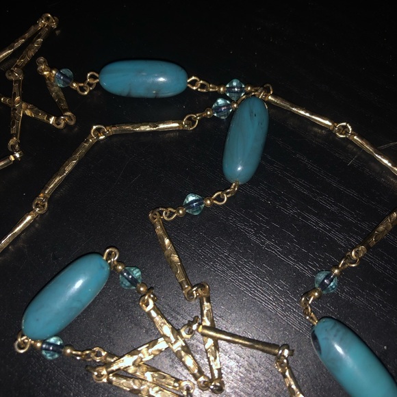Sarah Coventry Howlite and Blue Topaz Necklace - Picture 3 of 6